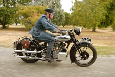 BeeMail:OtherVideo_002Short>Thumbnail